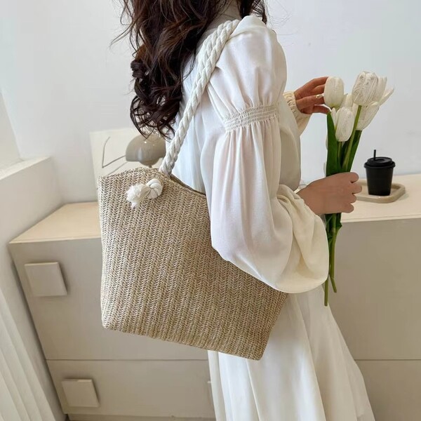 Womens Large Capacity Straw Bag