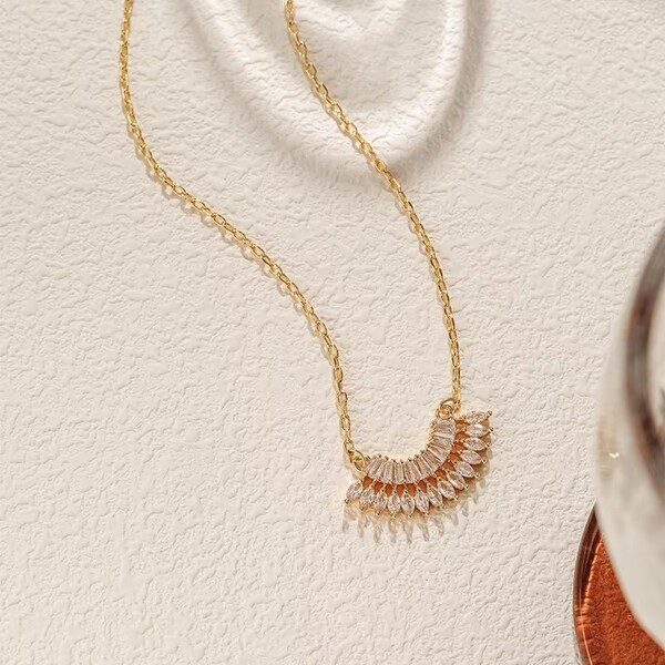 Geometric Fan Pendant Design Necklace