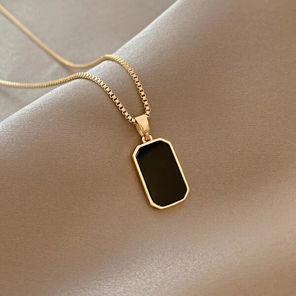 Fashionable Geometric Square Necklace